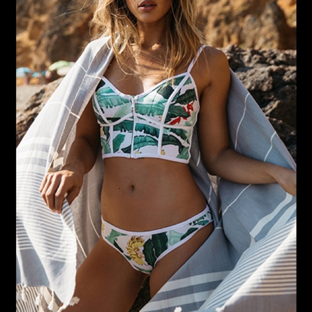 🍍 Hawaiian Floral Bikini